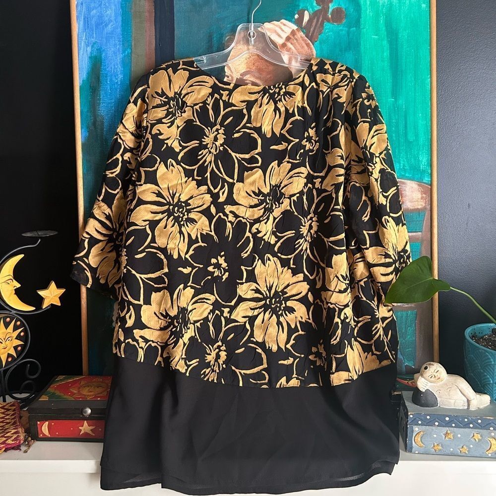 Elegant Black and Gold Floral Women's Blouse XL Hi Low - Picture 4 of 16